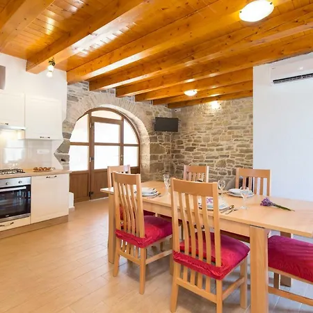 Valentina Krbune Villa Potpićan